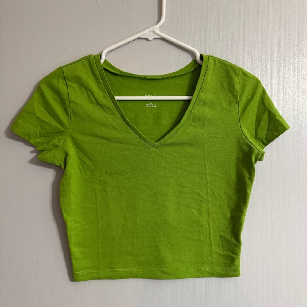 Wild Fable Bright Green V-Neck Crop‎ Top Size Medium